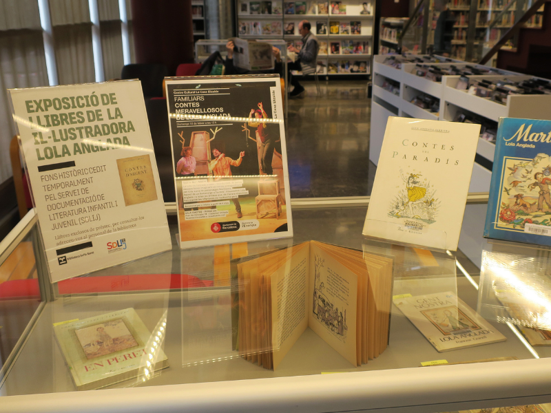 Imatge de l’exposició sobre Lola Anglada a la Biblioteca Sofia Barat