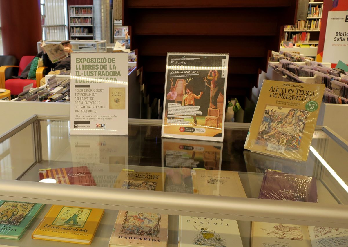 Imatge de l’exposició sobre Lola Anglada a la Biblioteca Sofia Barat